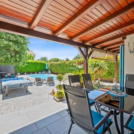 ヴィラ Charming Dory With Heated Pool&whirlpool Barušić