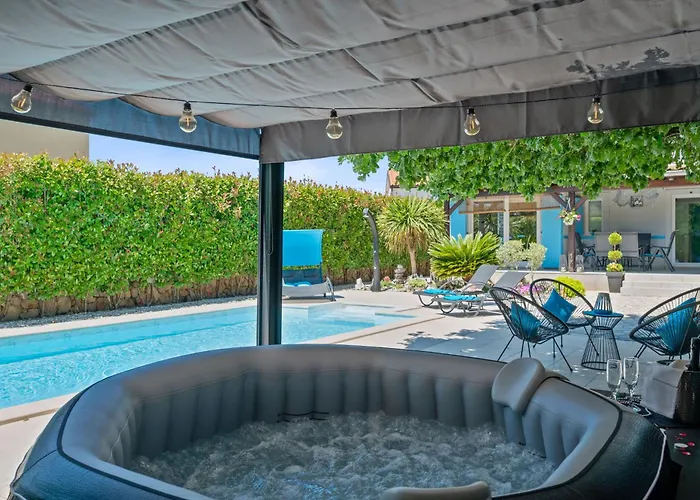 Charming Dory With Heated Pool&whirlpool Βίλα Barusic