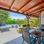 Vilă Charming Dory With Heated Pool&whirlpool Barusic