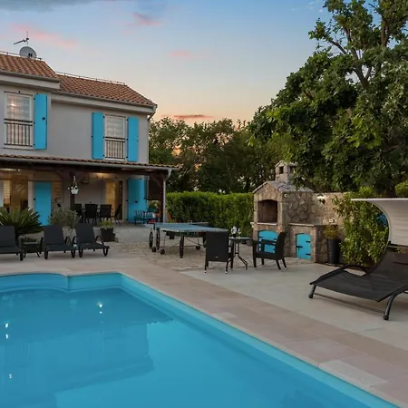 Charming Dory Villa *