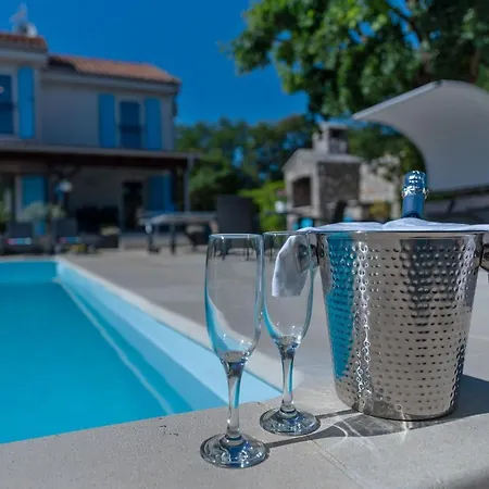 Charming Dory Villa *
