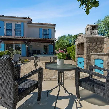 Charming Dory Villa